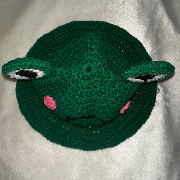 Handmade crochet froggy bucket hat - sad - Picture 3 of 3